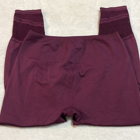 Fabletics Burgundy Leggings With Mesh Detailed Legs - Picture 5 of 10